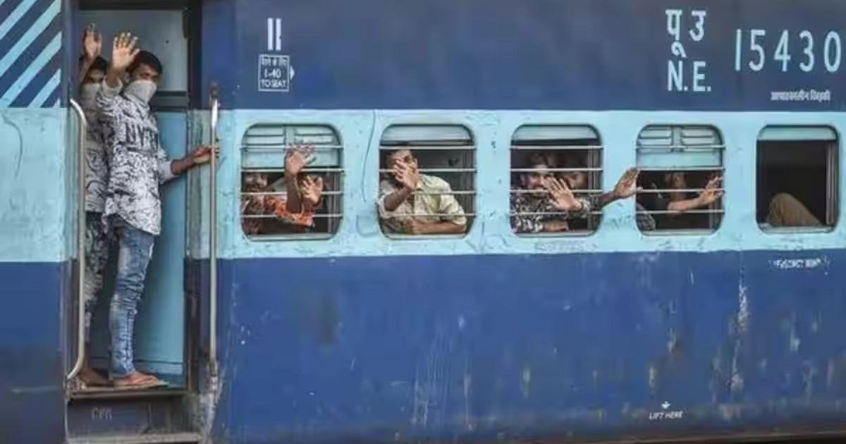 गर्मी के चलते रीवा एक्सप्रेस ट्रेन पर सवार बुजुर्ग यात्री की बिगड़ गई तबियत 