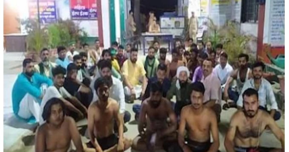 प्रयागराज में चेकिंग के दौरान पुलिस ने जड़ा थप्पड़, भाकियू कार्यकर्ताओं ने थाने का किया घेराव
