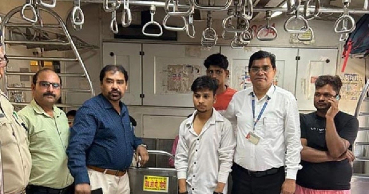 प्रयागराज मंडल में टिकट चेकिंग अभियान में 4476 यात्री पकड़े गए: रिकॉर्ड 34.89 लाख रुपये का जुर्माना 