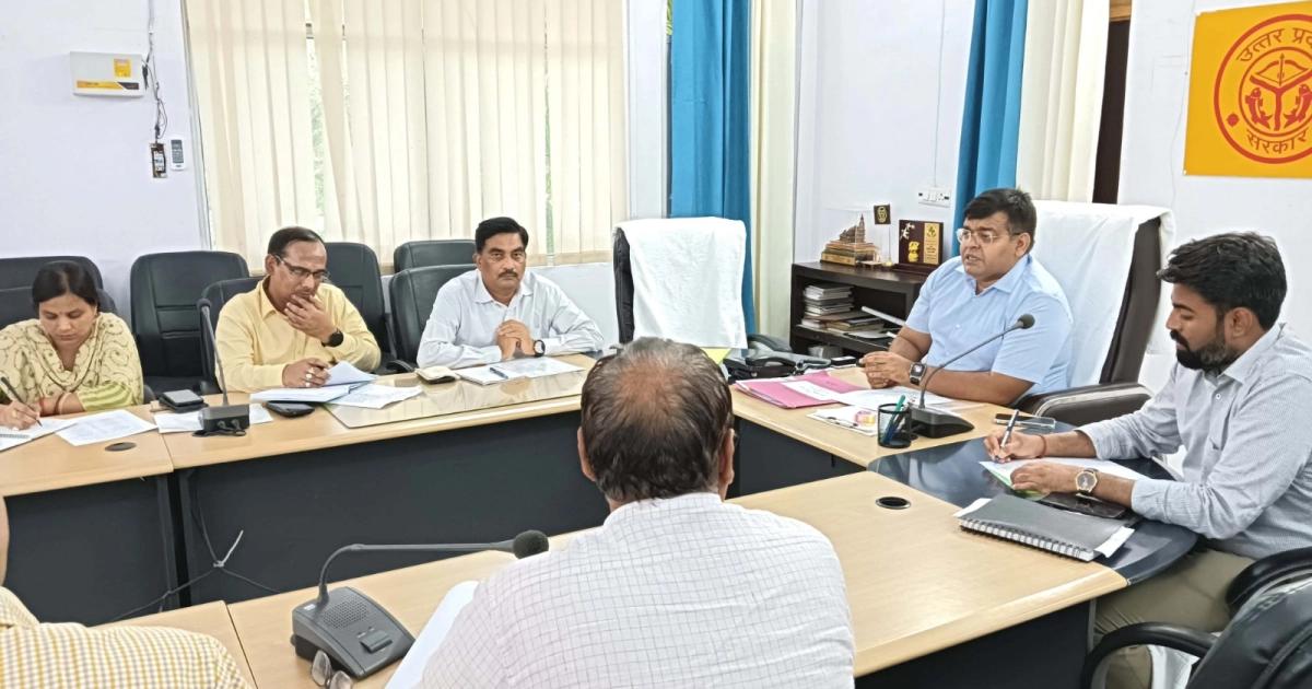 योग सप्ताह: जिलाधिकारी ने अधिक से अधिक लोगों को योगाभ्यास करने के लिए प्रेरित किया