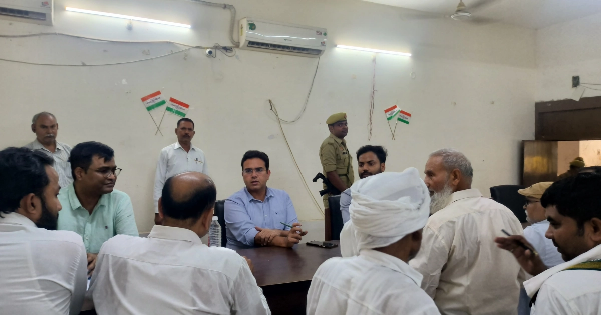 जिलाधिकारी ने जनशिकायतों के गुणवत्तापूर्ण और समयबद्ध निस्तारण के दिए निर्देश