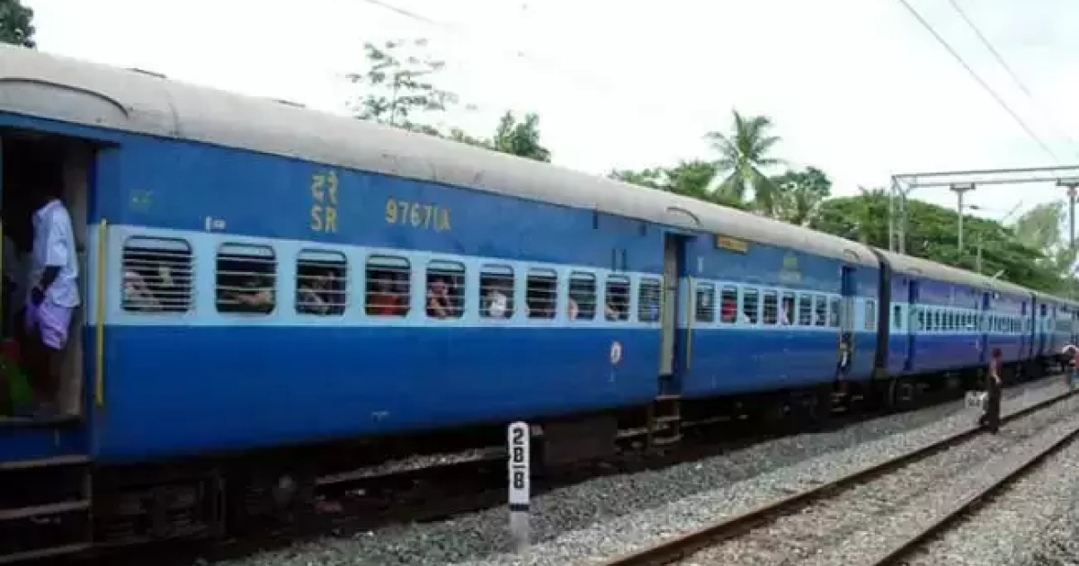 रेलवे द्वारा मेल और एक्सप्रेस रेलगाड़ियों में अतिरिक्त कोच लगाने की योजना
