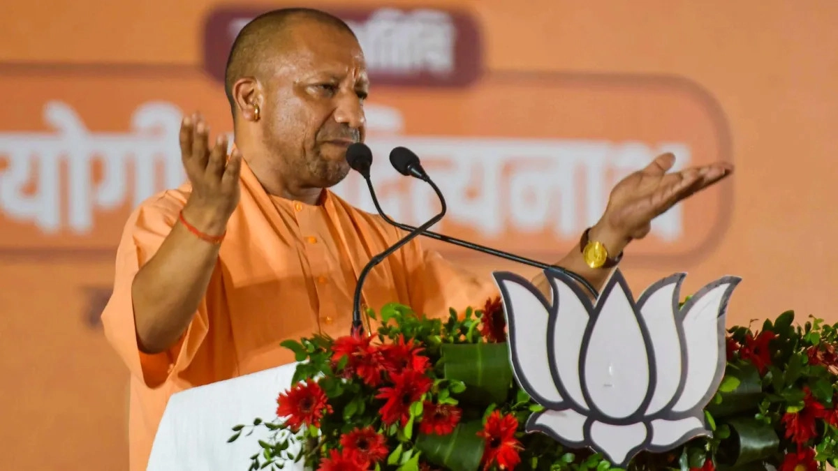 मुख्यमंत्री योगी आदित्यनाथ ने जनता दर्शन में सुनी फरियादियों की समस्याएं, कहा-लापरवाही बर्दाश्त नहीं