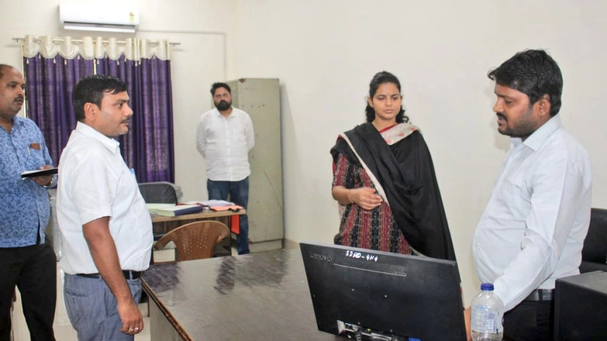 जिलाधिकारी निशा अनंत ने किया ताला स्थित उप कृषि निदेशक कार्यालय और मृदा परीक्षण प्रयोगशाला का आकस्मि