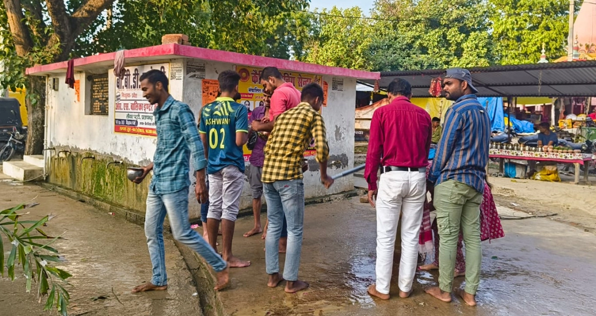 बाबा बेलखरनाथ धाम में जल भरने वाली टंकी में पड़ा सुखा: श्रद्धालुओं को हो रही कठिनाई