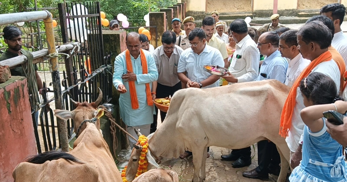 श्रीकृष्ण जन्माष्टमी के अवसर पर जनपद की गौशालाओं में भव्य गो-पूजन का आयोजन